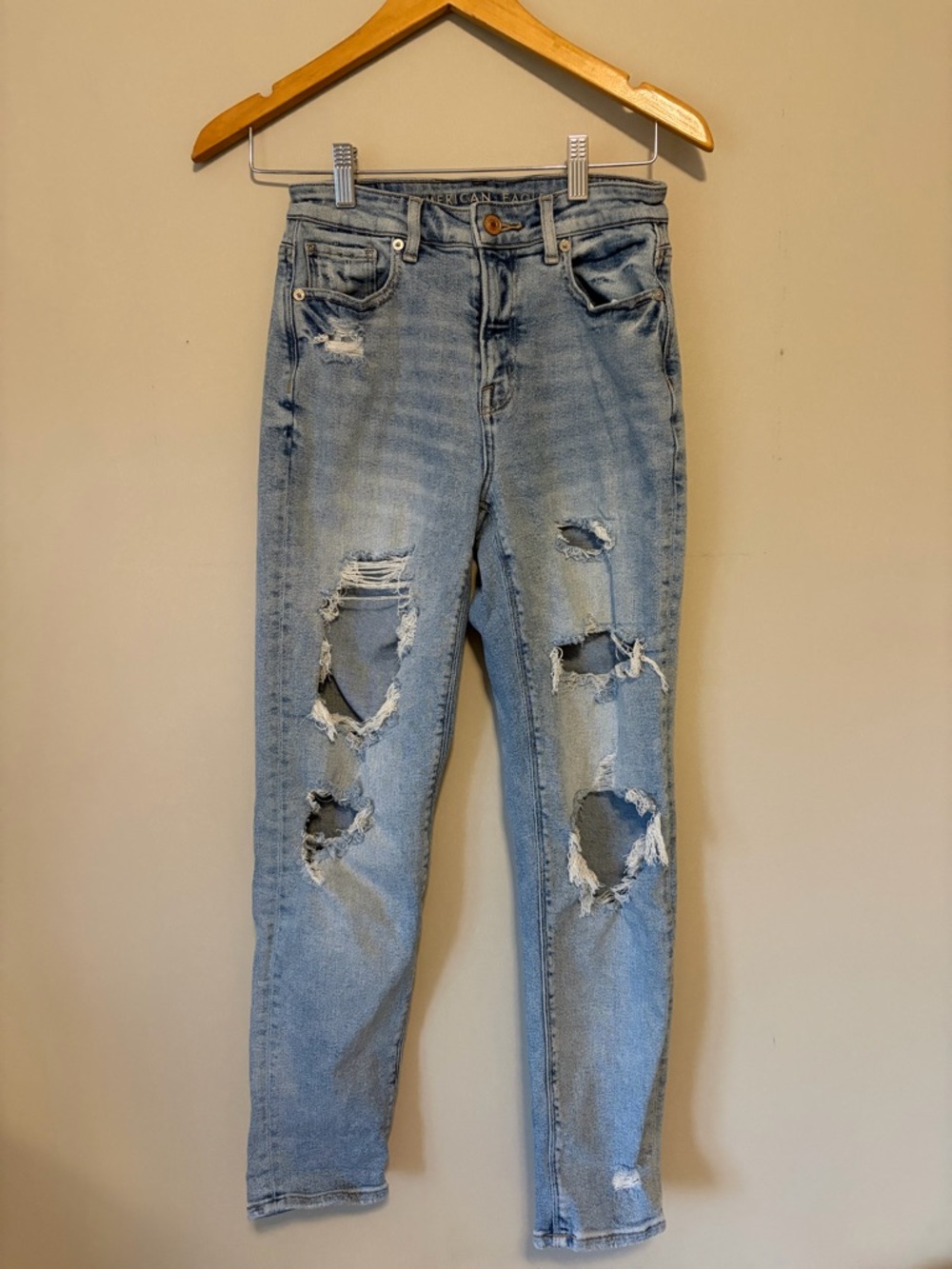 American Eagle Outfitters Light Blue Ripped Stretch Jeans